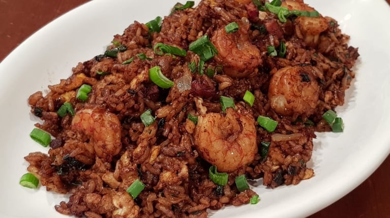 ¡Mar y arroz en perfecta armonía! Un perfecto salteado de langostinos que eleva tu cena a un nivel gourmet