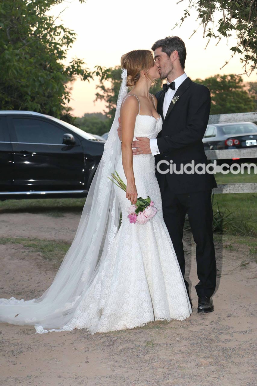 Marcela Kloosterboer y Fernando Sieling, en la Estancia Carabassa, donde se hizo la fiesta. (Foto: Movilpress)