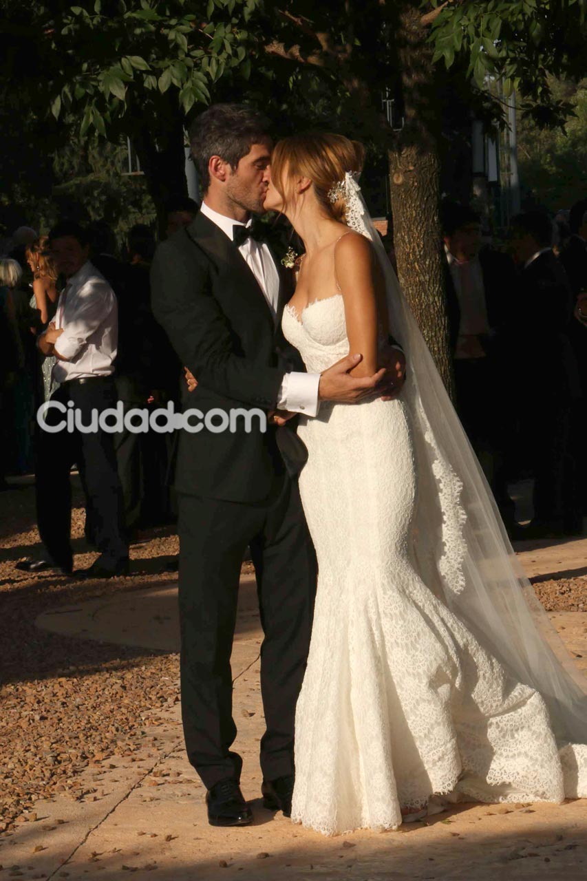 Marcela Kloosterboer y Fernando Sieling, recién casados. (Foto: Movilpress)