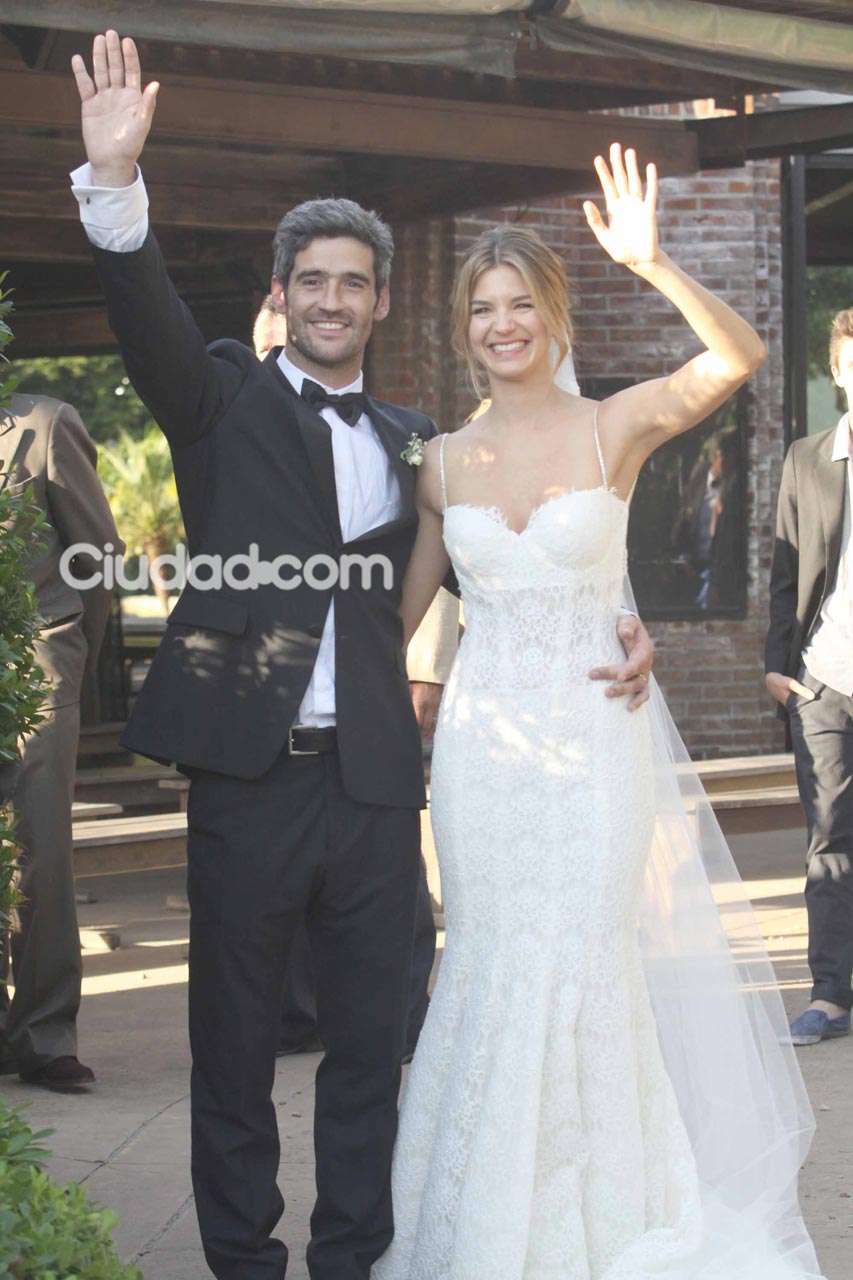 Marcela Kloosterboer y Fernando Sieling saludan a la prensa. (Foto: Movilpress)