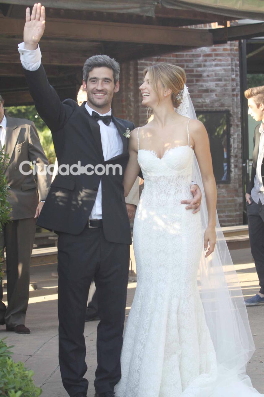 Marcela Kloosterboer y Fernando Sieling saludan a la prensa. (Foto: Movilpress)