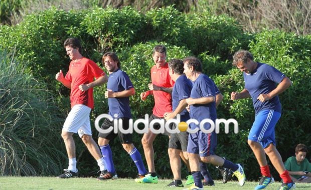 Marcelo Tinelli, "calentando" antes del partido. (Foto: Ciudad.com/Punta del Este)