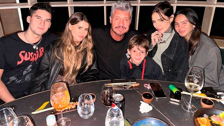 Marcelo Tinelli con sus hijos en el festejo de su cumpleaños. 