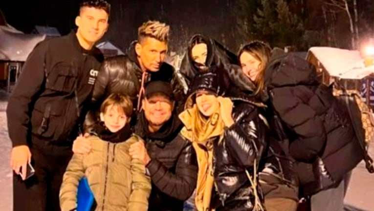 Marcelo Tinelli disfruta de unas vacaciones familiares en Bariloche con sus hijos.