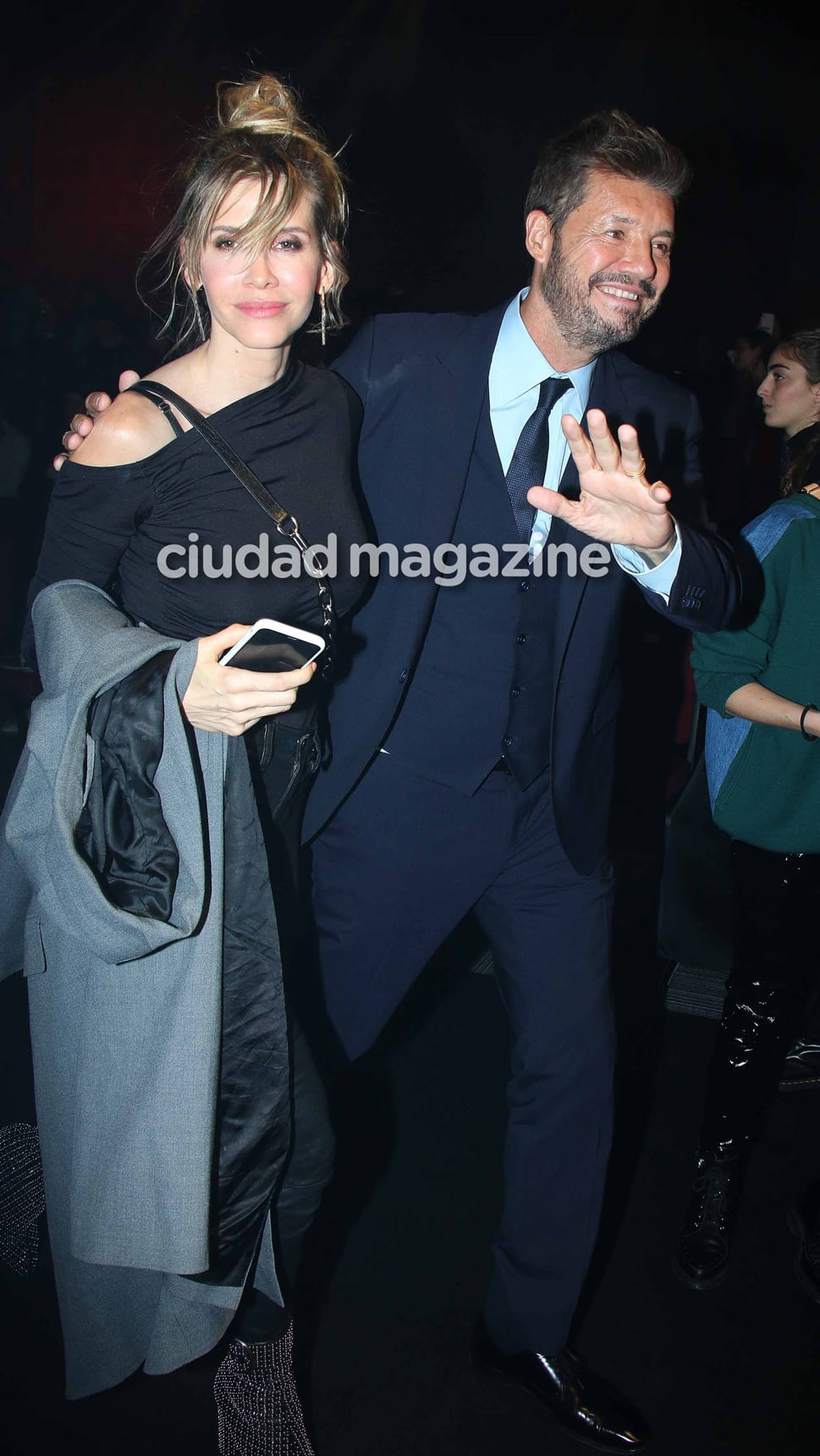 Marcelo Tinelli y Guillermina Valdes, en el desfile de Mica Tinelli. (Foto: Movilpress)