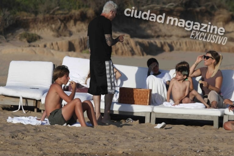 Marcelo Tinelli y Wanda Nara compartieron el último atardecer del 2022 en Punta: las fotos