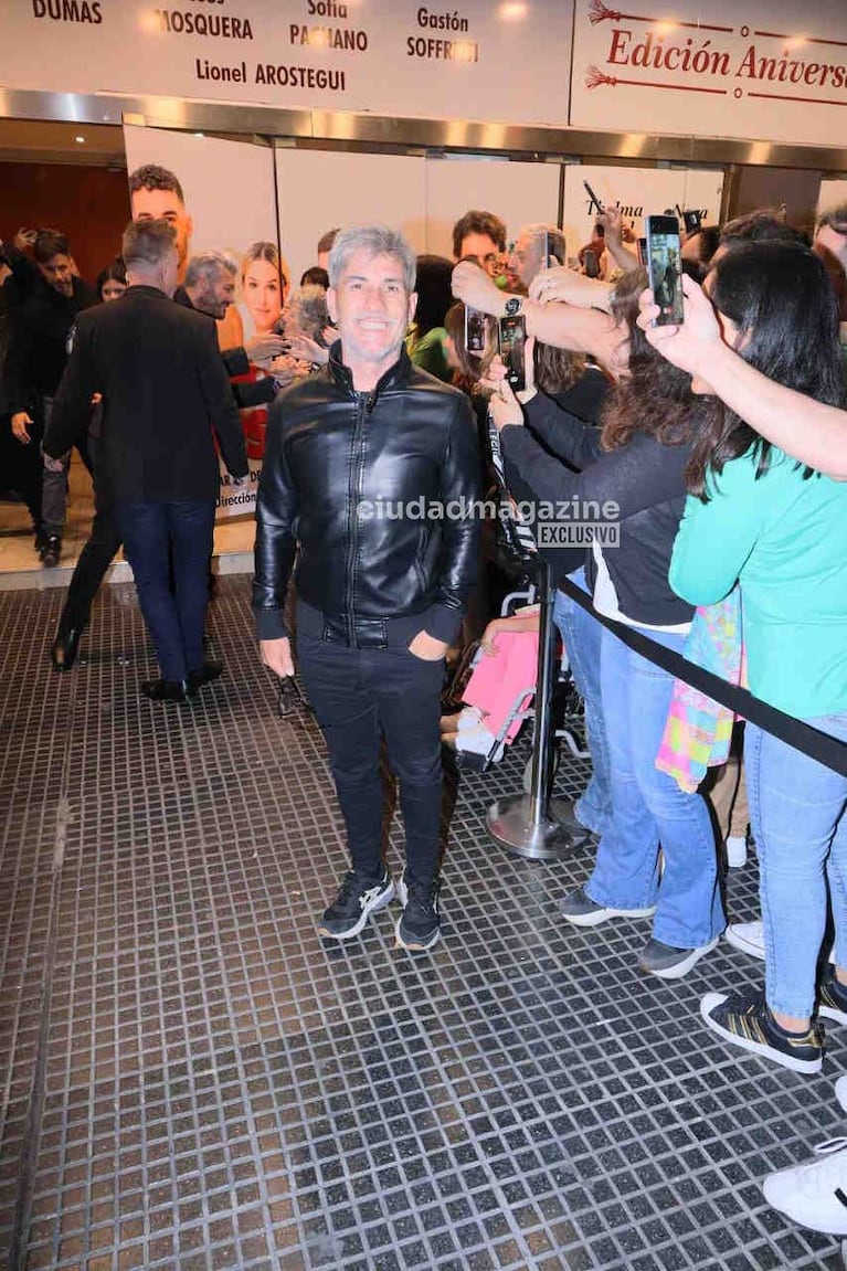 Marcelo Tnelli fue con Milett Figueroa a ver a Moria Casán a Brujas (Fotos: RS fotos)