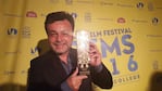 Marcos Carnevale, con el Precious Gems Award, premio a la trayectoria que se entrega en el Festival de Cine de Miami. (Foto: Twitter)