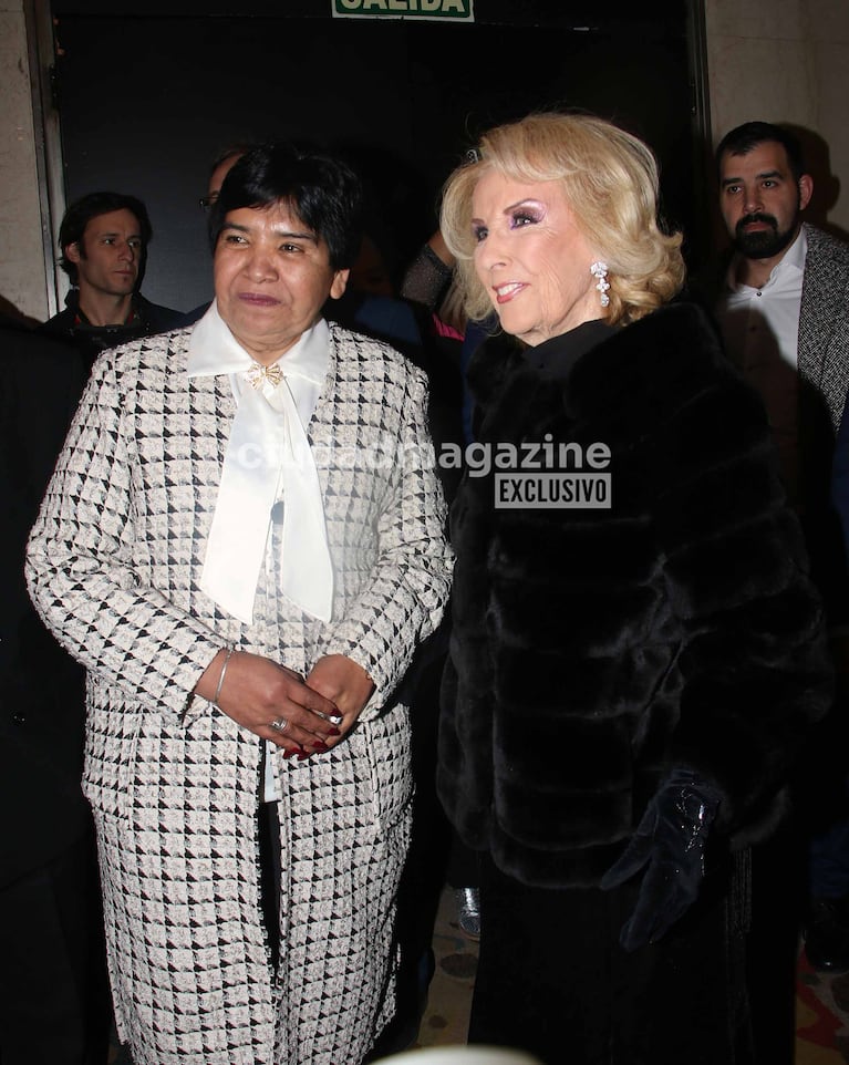 Margarita Barrientos y y Mirtha Legrand en la gala solidaria de Los Piletones. (Foto: Movilpress)