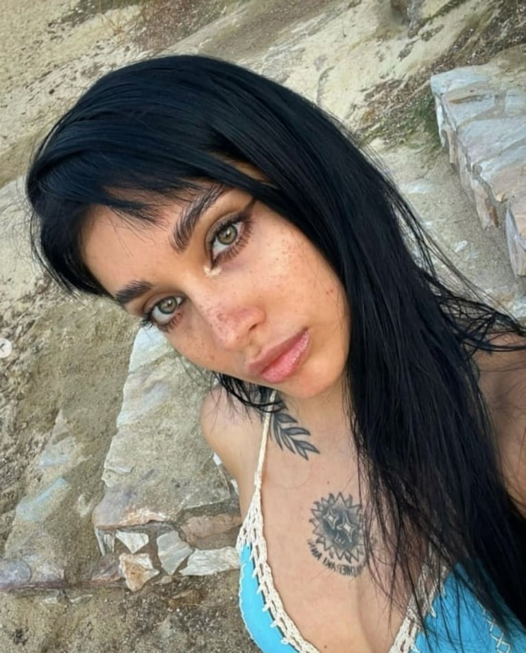 María Becerra deslumbró con sus trajes de baño en las playas de España 