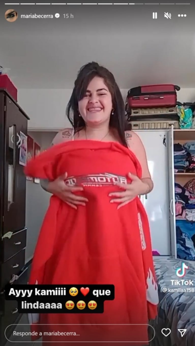 María Becerra sorprendió con un regalo a Kami, la influencer que se grabó llorando por las críticas