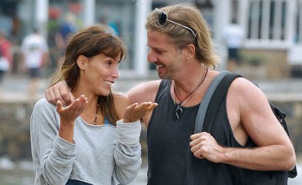 María Susini y Facundo Arana, cerca del altar (Foto: Caras). 