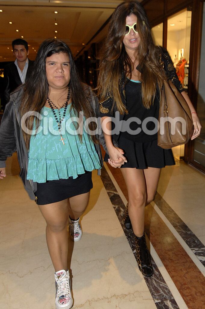 Mariana Antoniale y Morena Rial llegando al BAAM. (Foto: Jennifer Rubio-Ciudad.com)