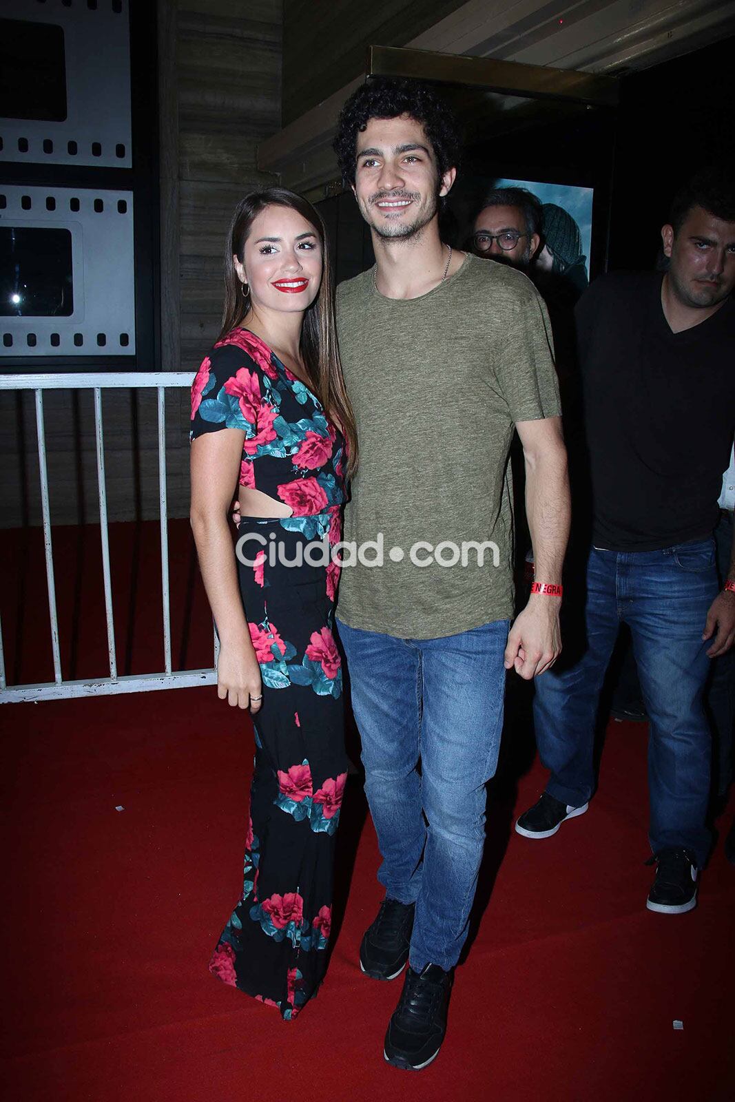 Mariana "Lali" Espósito y Ricardo "Chino" Darín en la avant premiere de Nieve Negra. (Foto: MovilPress - Ciudad.com)