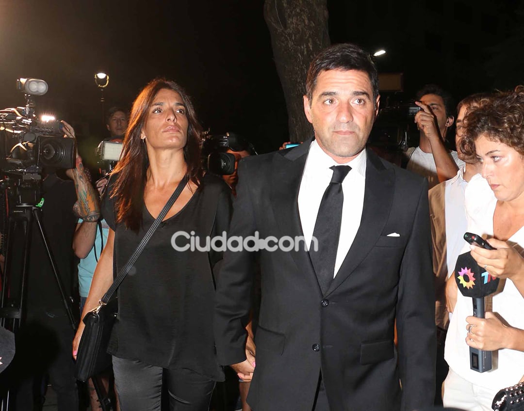 Mariano Iúdica y Romina Propato, en la despedida de Gerardo Sofovich. (Foto: Movilpress)