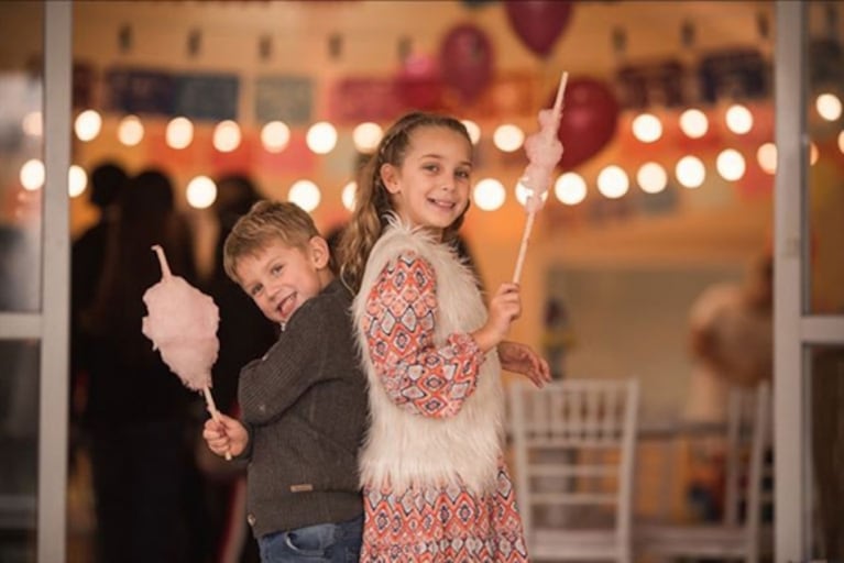  Mariano Martínez y Camila Cavallo celebraron el bautismo y el primer año de su hija Alma con temática de Coco