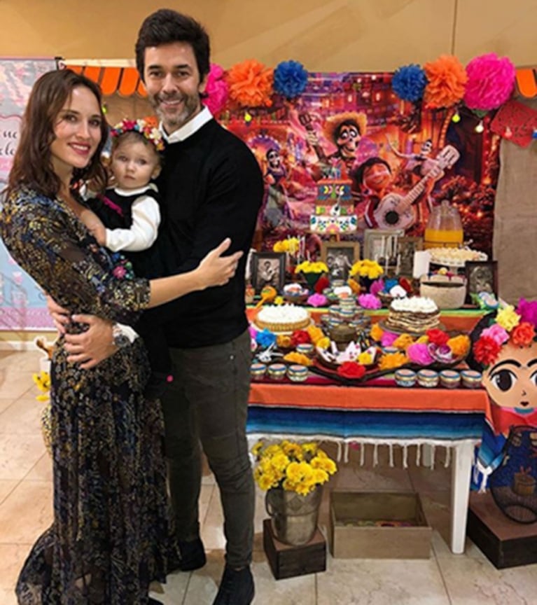  Mariano Martínez y Camila Cavallo celebraron el bautismo y el primer año de su hija Alma con temática de Coco