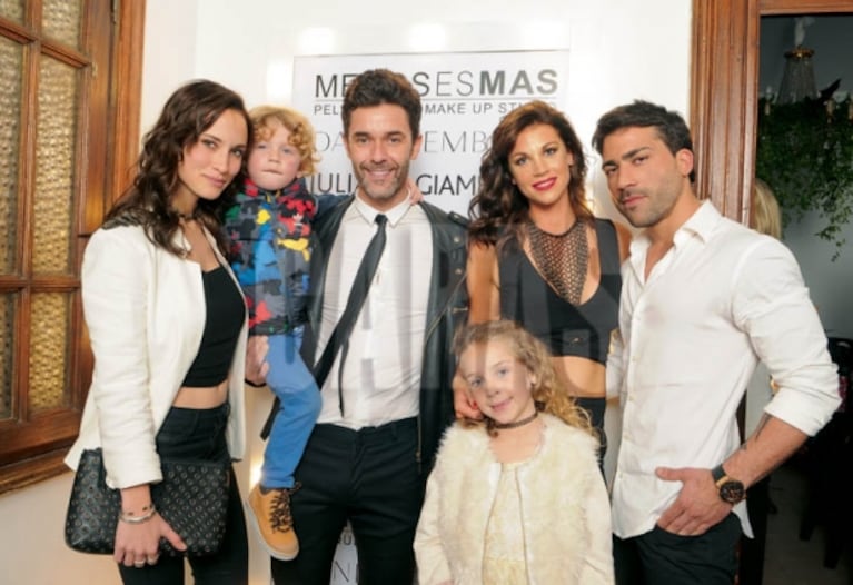 Mariano Martínez y Juliana Giambroni, juntos con sus hijos… ¡y sus actuales parejas!: "Nos gusta que los chicos nos vean unidos"