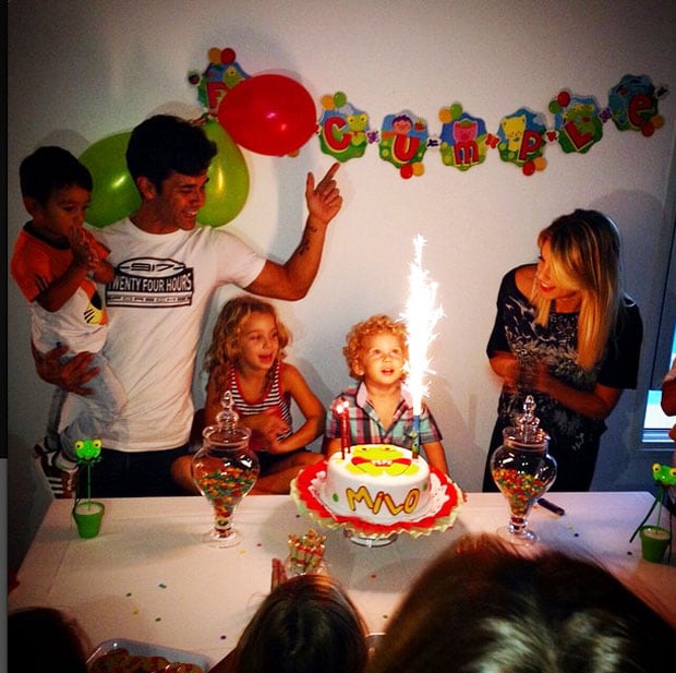 Mariano Martínez y su mujer, felices junto a sus hijos (Fotos: Instagram). 