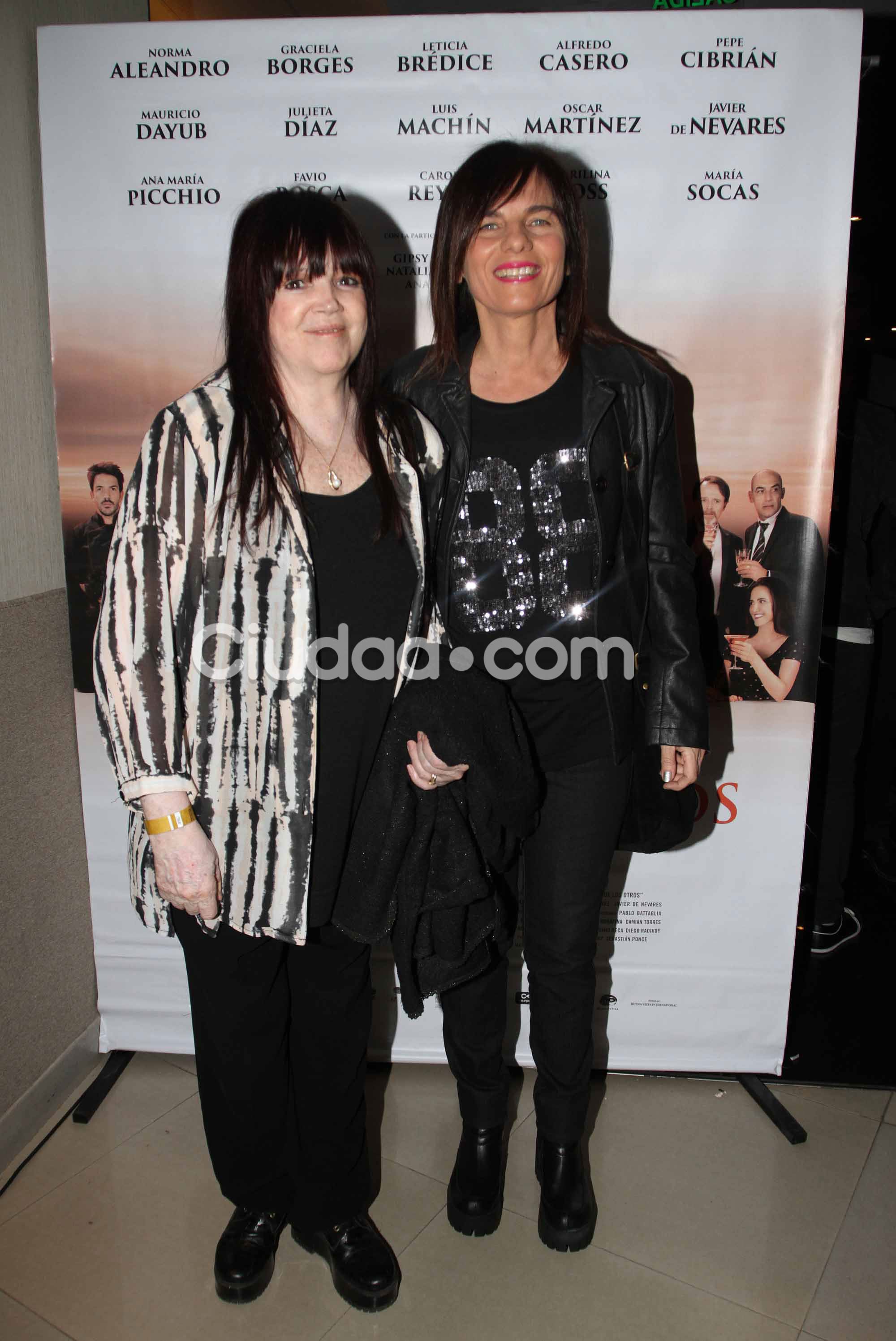 Marilina Ross y su mujer, en el estreno de El espejo de los otros (Foto: Movilpress)