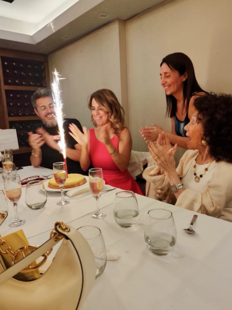 Marina presentó a Rolando en su cumple.