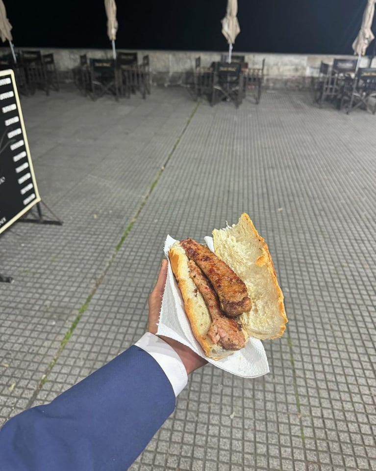 Martín Ku se mostró comiendo un choripan tras ser excluido de la ceremonia de los Martín Fierro. Foto: Instagram