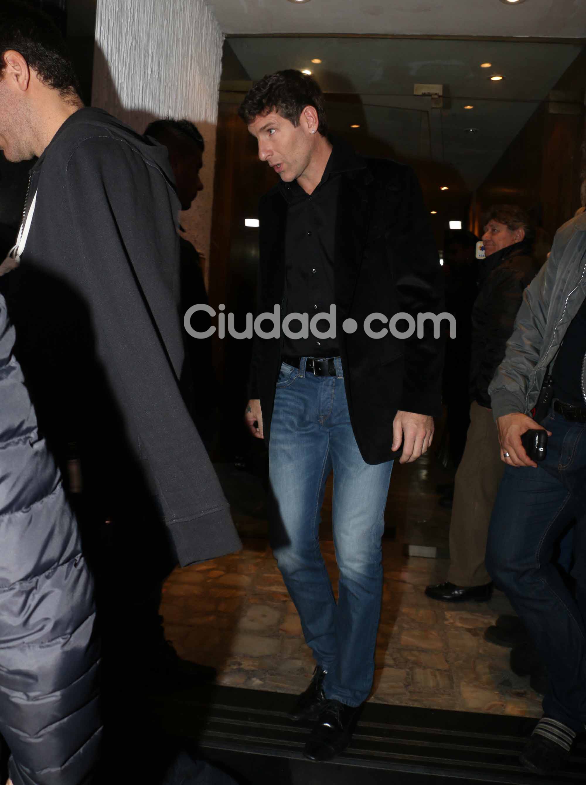 Martín Palermo en el velatorio de Don Diego. (Foto: Movilpress-Ciudad.com)