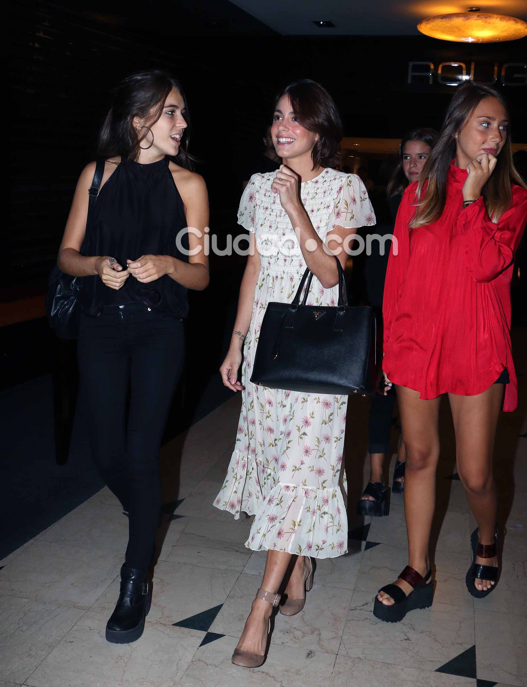 Martina Stoessel optó por un estilo muy clásico para el evento (Fotos: Movilpress). 