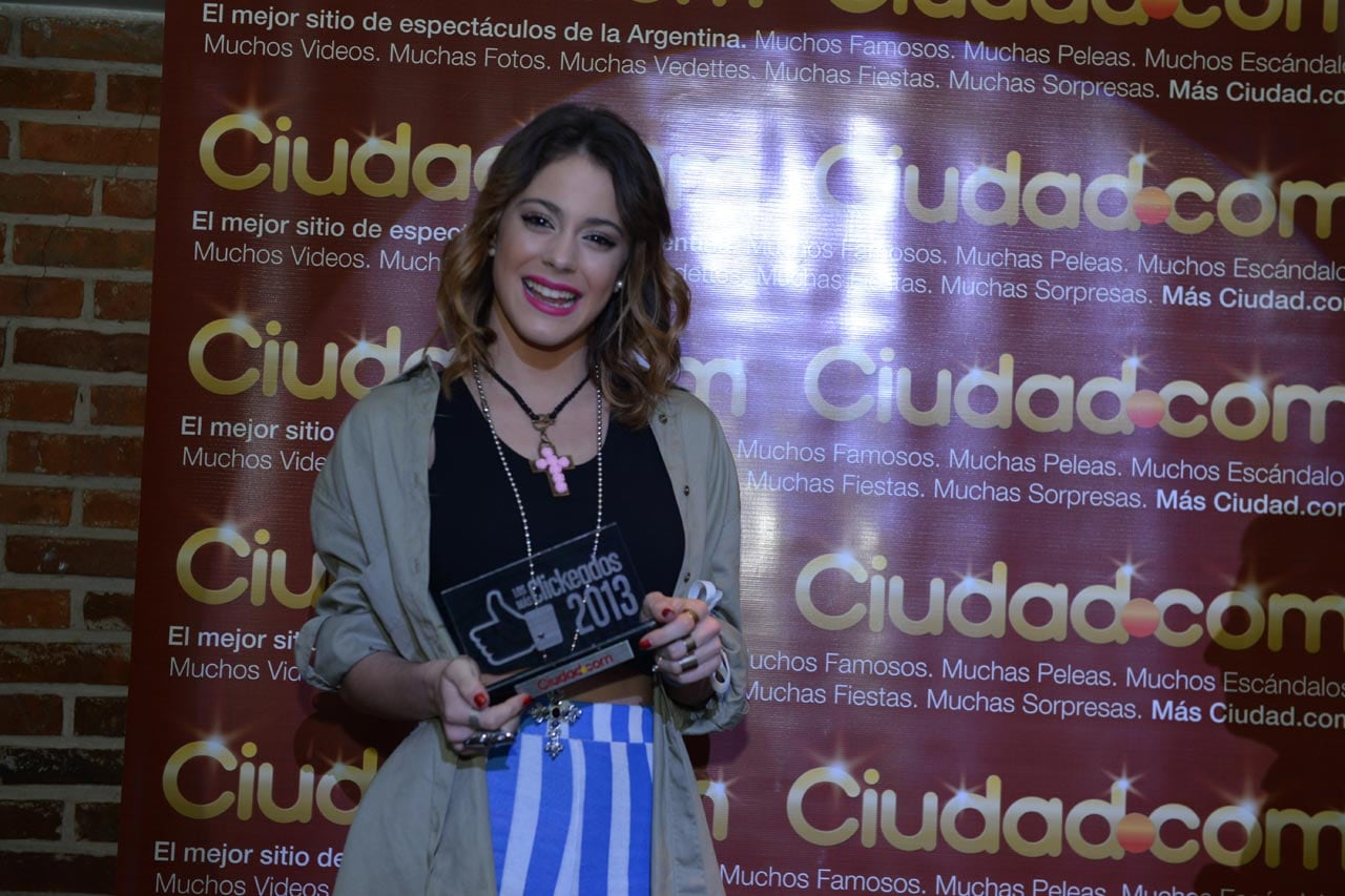 Martina Stoessel se bajó del avión y voló para recibir su premio a Los Más Clickeados 2013. (Foto: Maxi Didari - Ciudad.com)