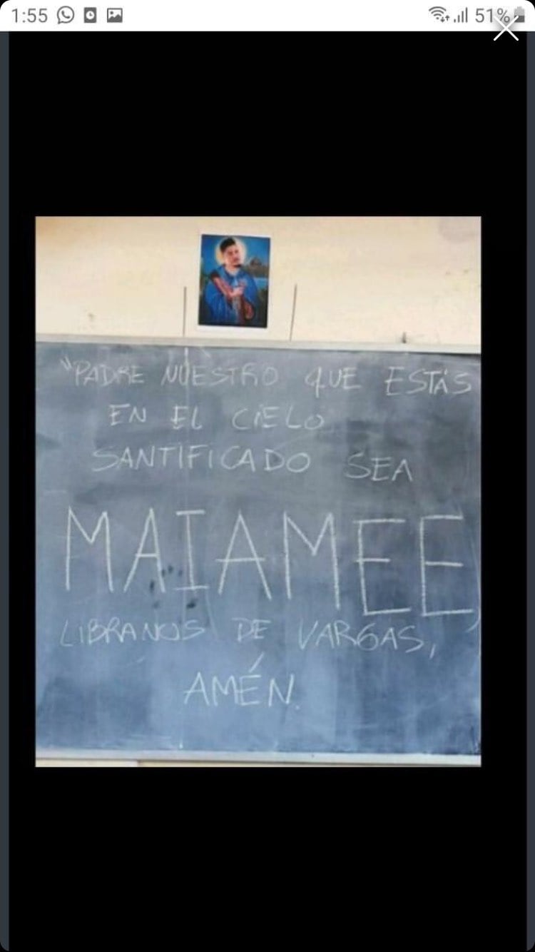 Martita Fort mostró las ofrendas y los altares que hacen los estudiantes a su padre Ricardo Fort para aprobar