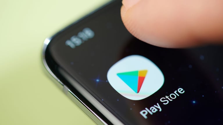 Más de 90 aplicaciones fraudulentas en Android han distribuido el malware Anatsa a través de la Google Play Store en los últimos meses, con el fin de robar credenciales bancarias.

