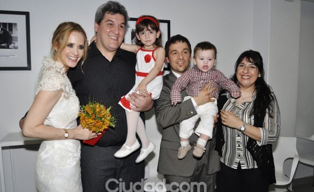 Más festejos de Julieta Prandi y Claudio Contardi. (Foto: Jennifer Rubio)