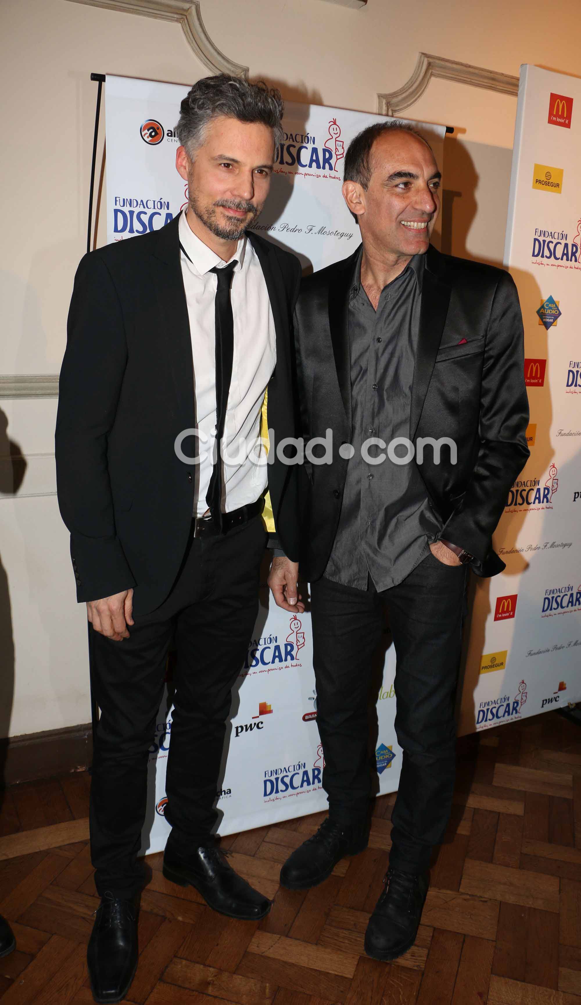 Mauricio Dayub y Federico Olivera, ex Guapas, juntos por Discar (Fotos: Movilpress). 