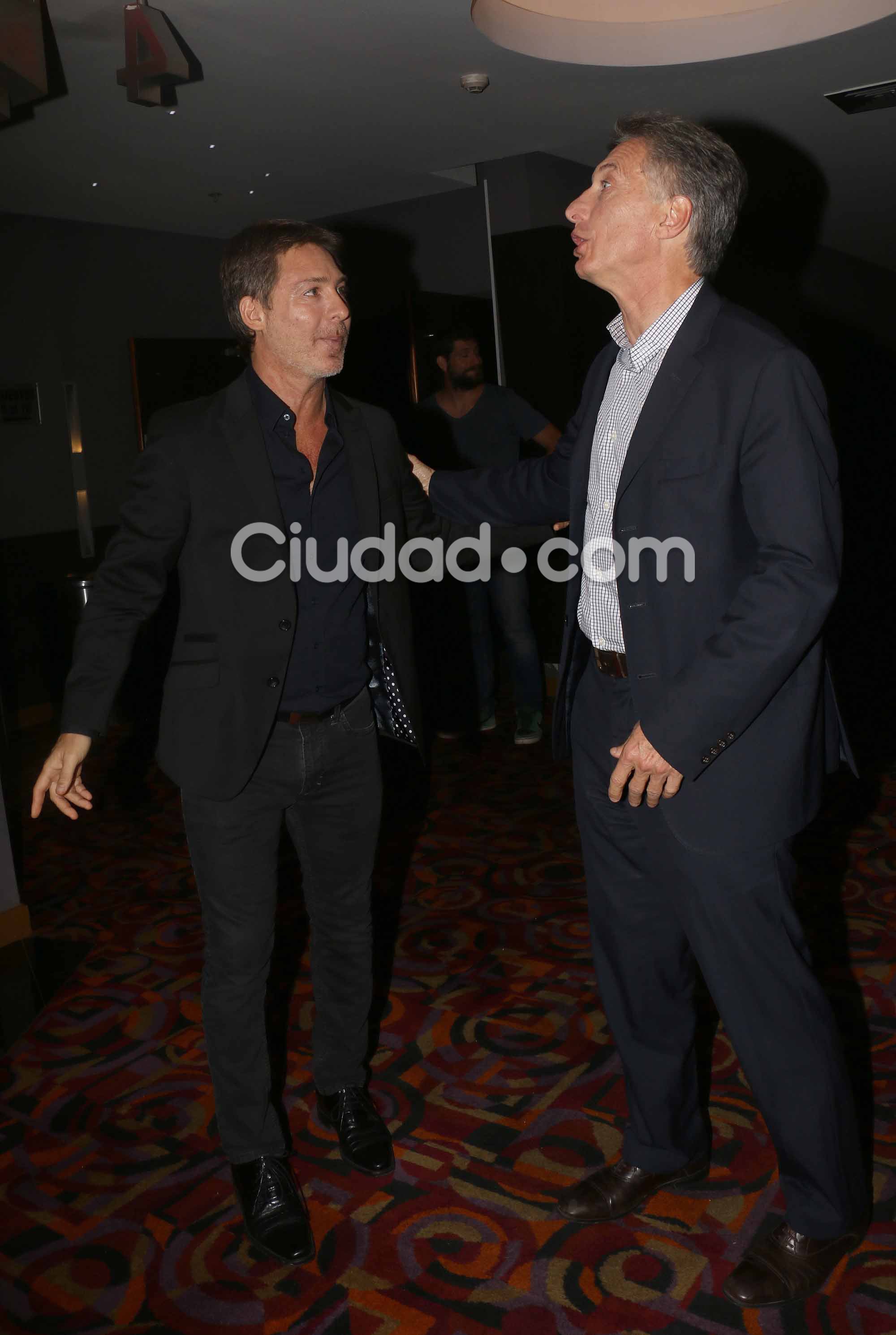 Mauricio Macri con Adrián Suar en la avant premier. Foto: Movilpress-Ciudad.com.