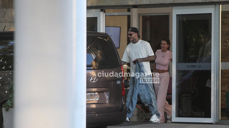 Mauro Icardi y China Suárez regresaron a la Argentina en un avión privado. (RS Fotos)