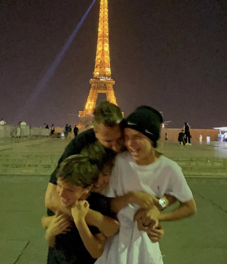 Maxi López compartió las fotos más lindas con sus hijos y su novia en París: "Buenas vibras"