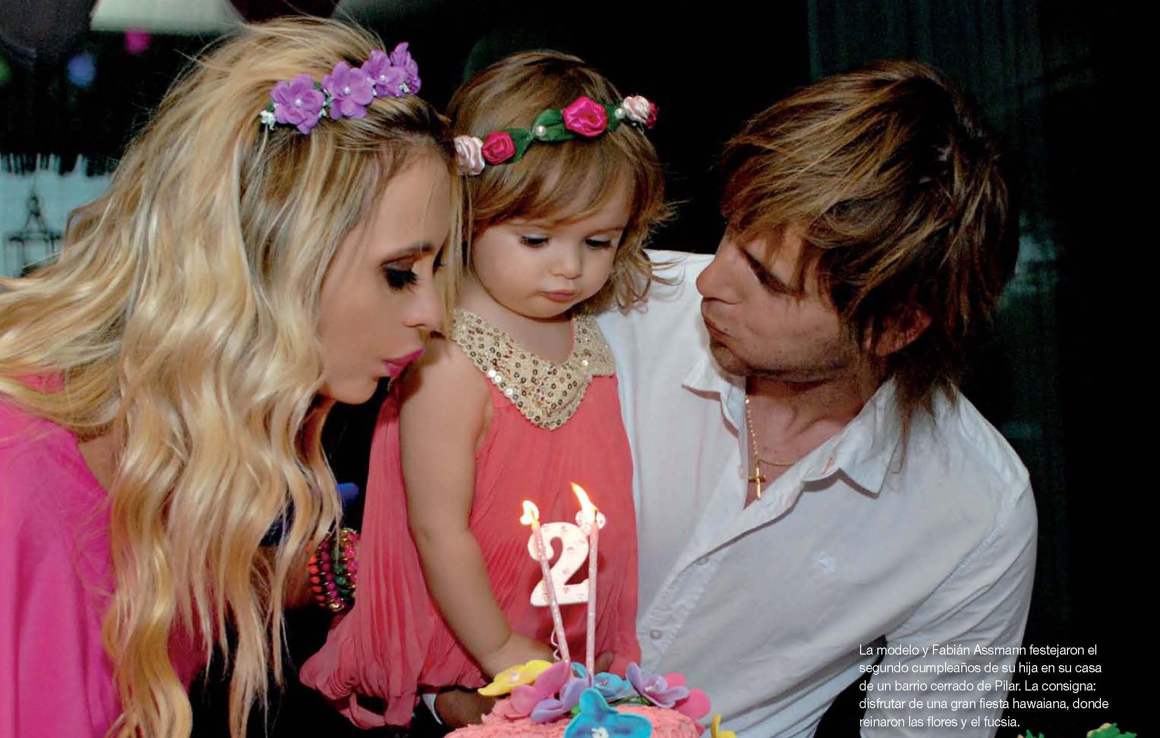 Melina Pitra y Fabián Assmann con su hija. (Foto: revista Gente)