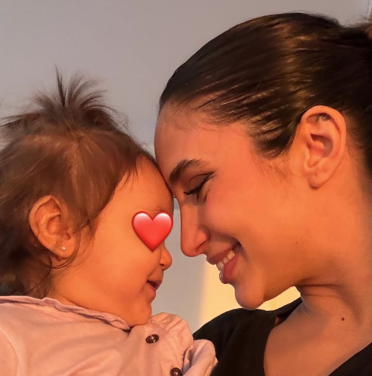 Melody y su hija con Alex, Venezia.