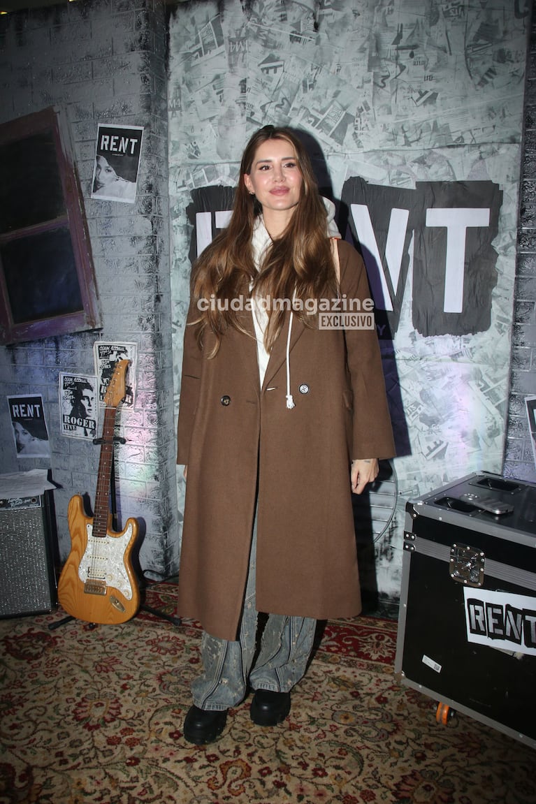 Mica Tinelli fue al teatro a ver Rent (Foto: Movilpress).