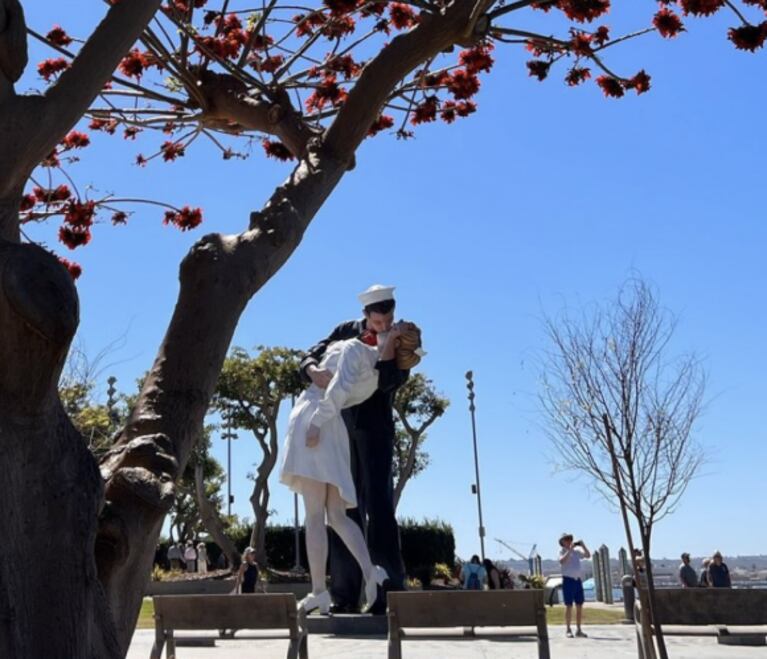 Mica Tinelli y Licha López quisieron recrear la pose de una célebre estatua pero fallaron