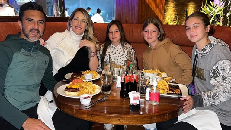 Mica Viciconte celebró su cumple con Fabián Cubero y sus hijas con Nicole Neumann.