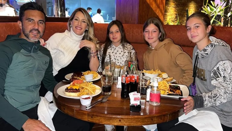 Mica Viciconte celebró su cumple con Fabián Cubero y sus hijas con Nicole Neumann.