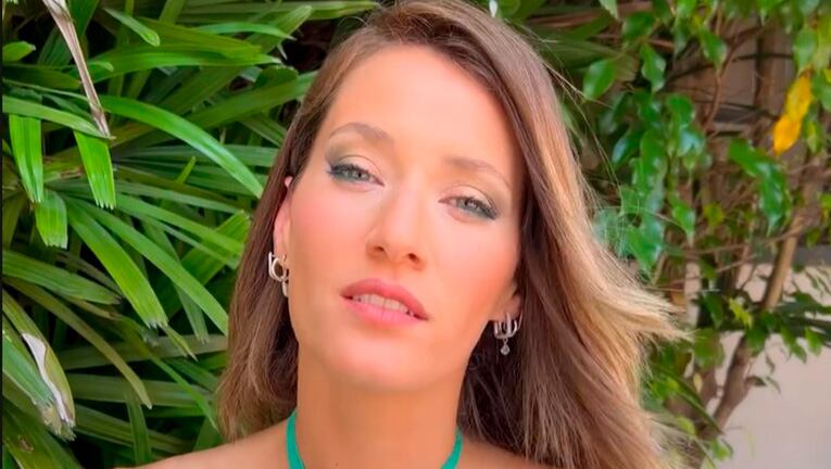 Mica Viciconte se animó a un look "total green".