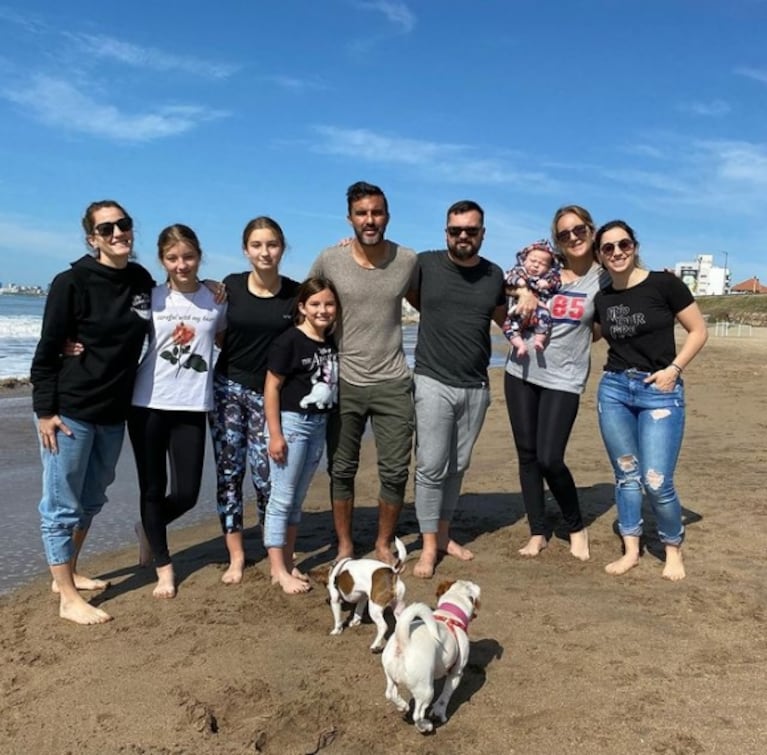 Mica Viciconte y Fabián Cubero con sus hijas, tras el acuerdo con Nicole Neumann, de vacaciones: "Finde feliz en La Feliz"