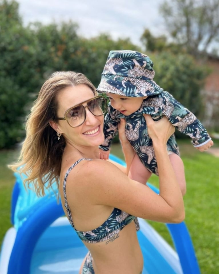 Mica Viciconte y su hijo Luca Cubero posaron con el mismo outfit de verano