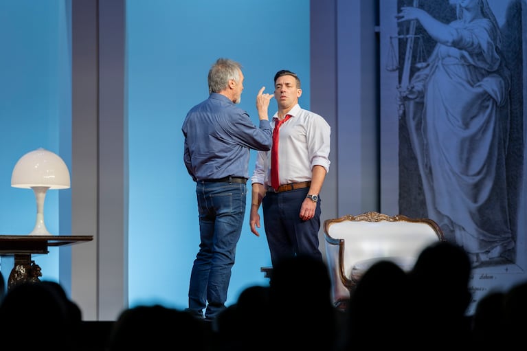 Miguel Ángel Solá y Maxi de la Cruz en una escena de Mi querido presidente. Foto: prensa