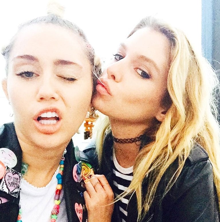 Miley Cyrus y Stella Maxwell, muy juntas (Fotos: Instagram). 