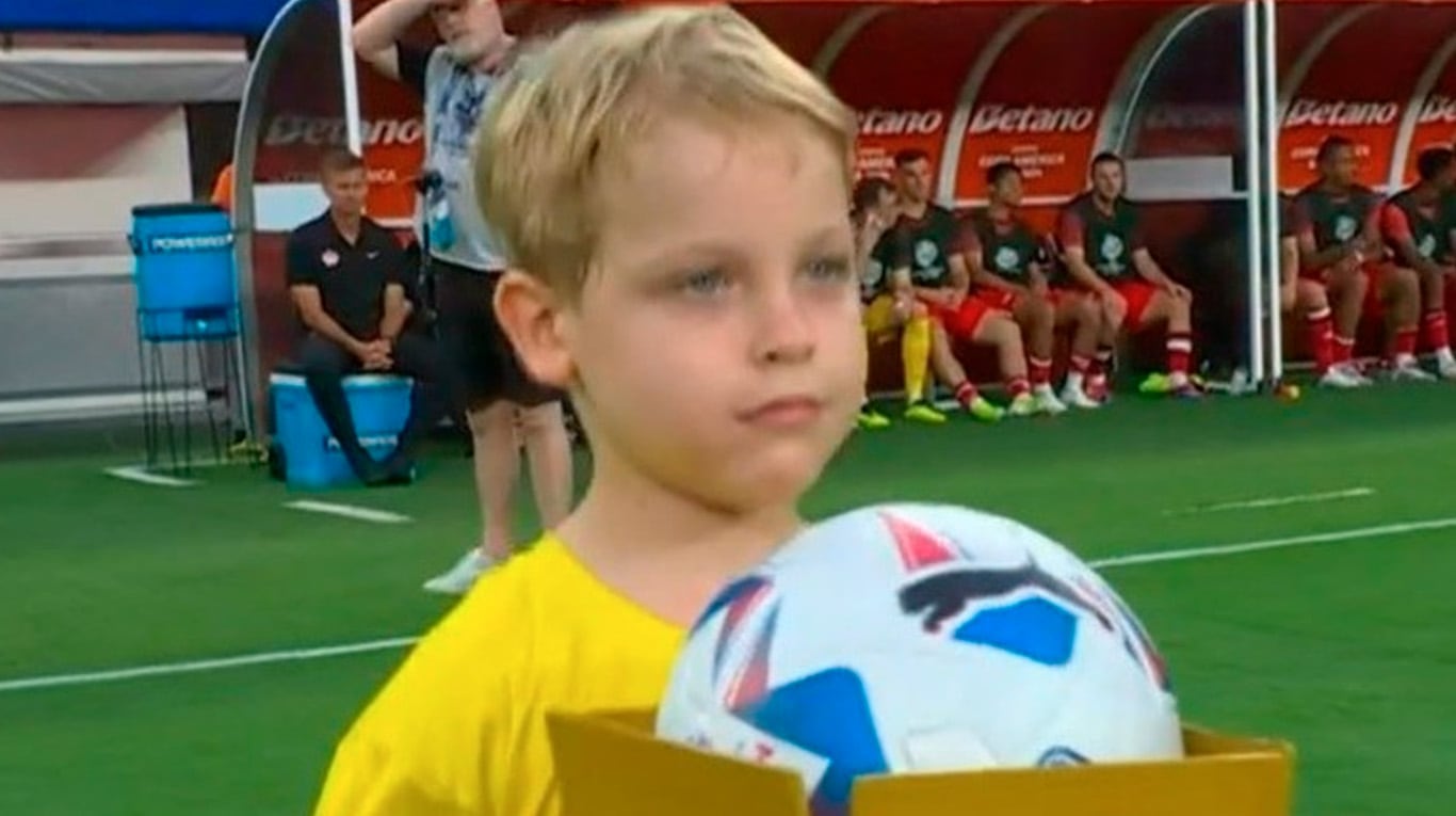 Mirko entregó la pelota en el partido de Argentina contra Canadá en la Copa América y revolucionó las redes.