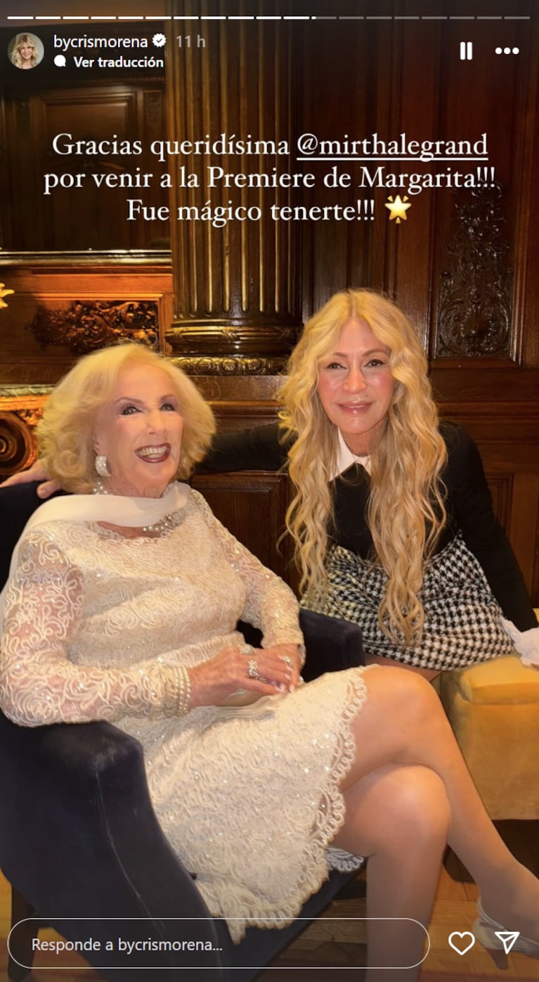 Mirtha con su look total white junto a Cris Morena.