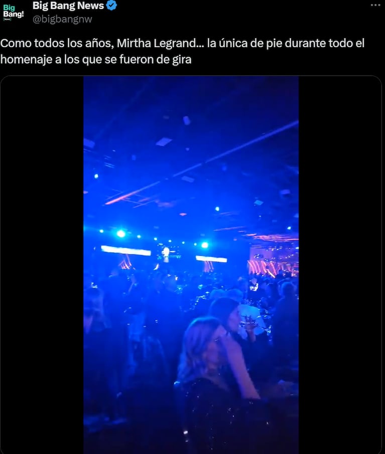 Mirtha de pie en el homenaje a los fallecidos en este último año.